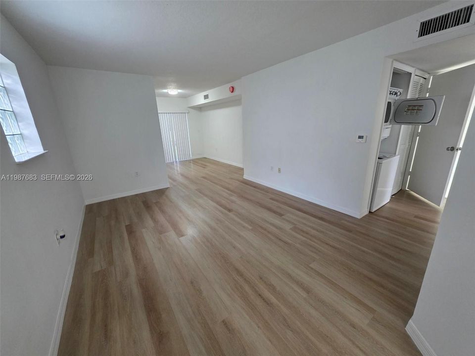 Active With Contract: $218,500 (3 beds, 2 baths, 1099 Square Feet)