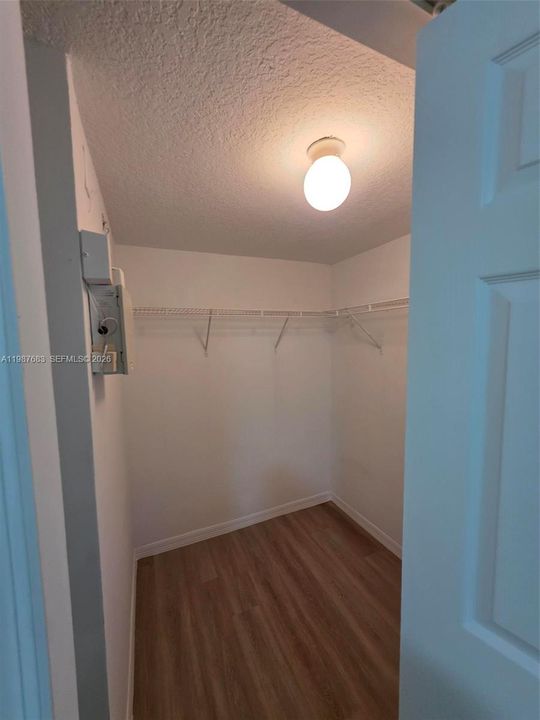 Active With Contract: $218,500 (3 beds, 2 baths, 1099 Square Feet)