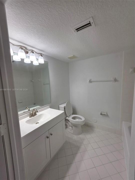 Active With Contract: $218,500 (3 beds, 2 baths, 1099 Square Feet)