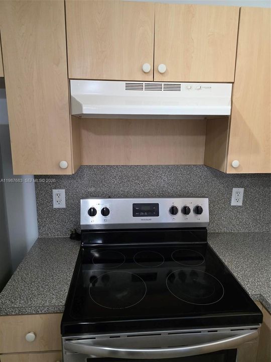 Active With Contract: $218,500 (3 beds, 2 baths, 1099 Square Feet)