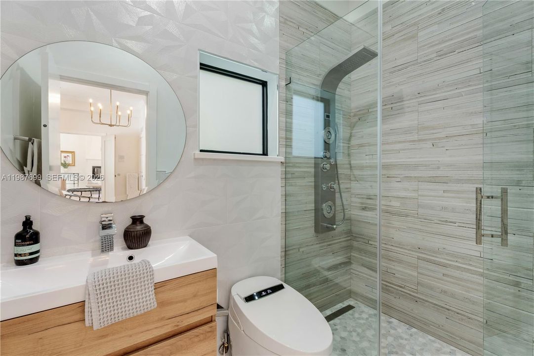 Ensuite Bath in 4th bedroom