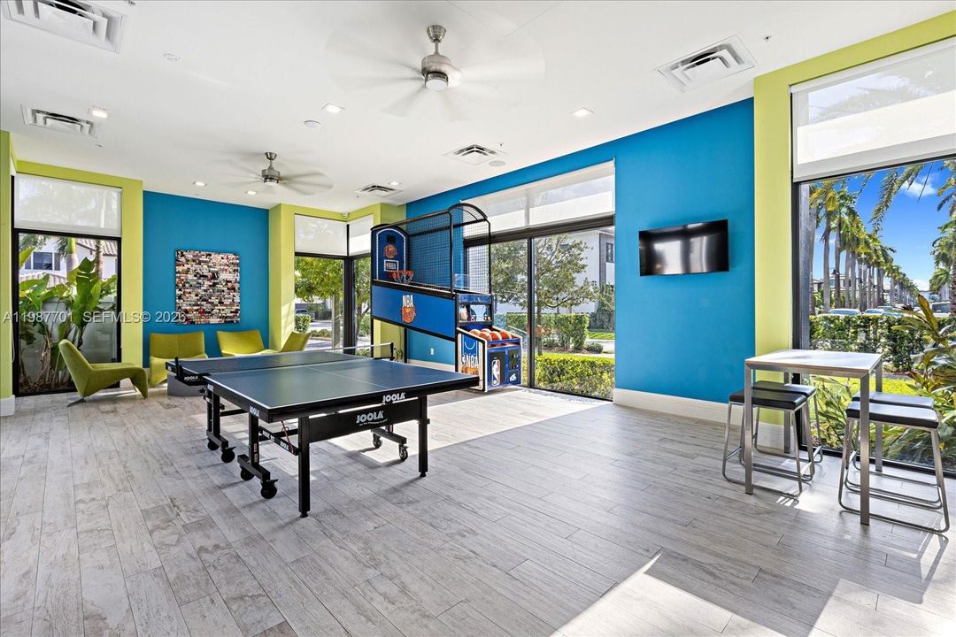 For Sale: $1,110,000 (4 beds, 3 baths, 2863 Square Feet)