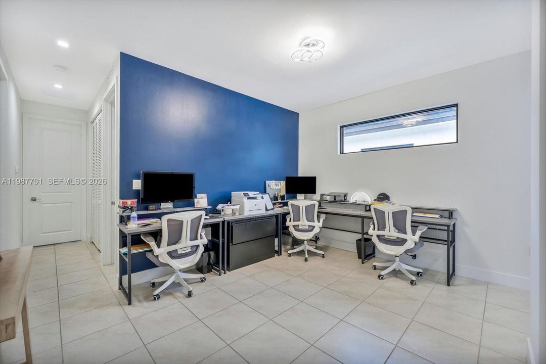 For Sale: $1,110,000 (4 beds, 3 baths, 2863 Square Feet)