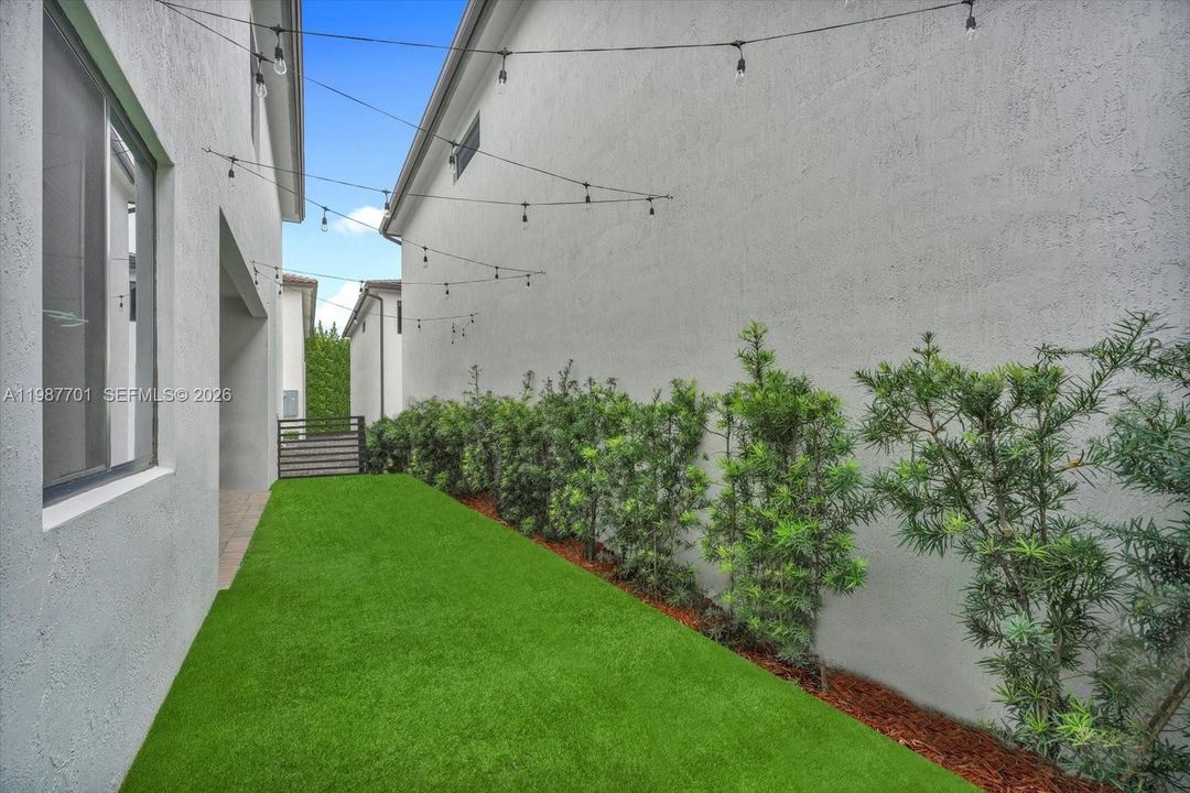 For Sale: $1,110,000 (4 beds, 3 baths, 2863 Square Feet)