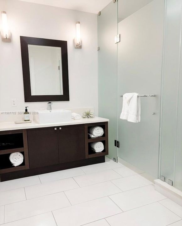 На продажу: $150,000 (1 спален, 2 ванн, 1070 Квадратных фут)