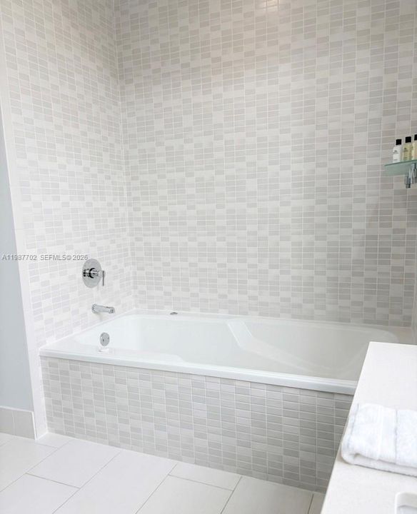 На продажу: $150,000 (1 спален, 2 ванн, 1070 Квадратных фут)