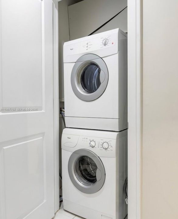 На продажу: $150,000 (1 спален, 2 ванн, 1070 Квадратных фут)