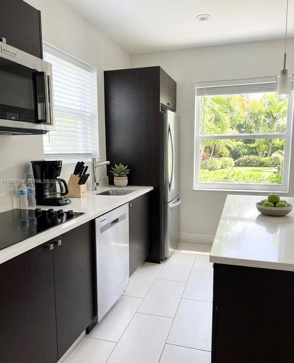 На продажу: $150,000 (1 спален, 2 ванн, 1070 Квадратных фут)