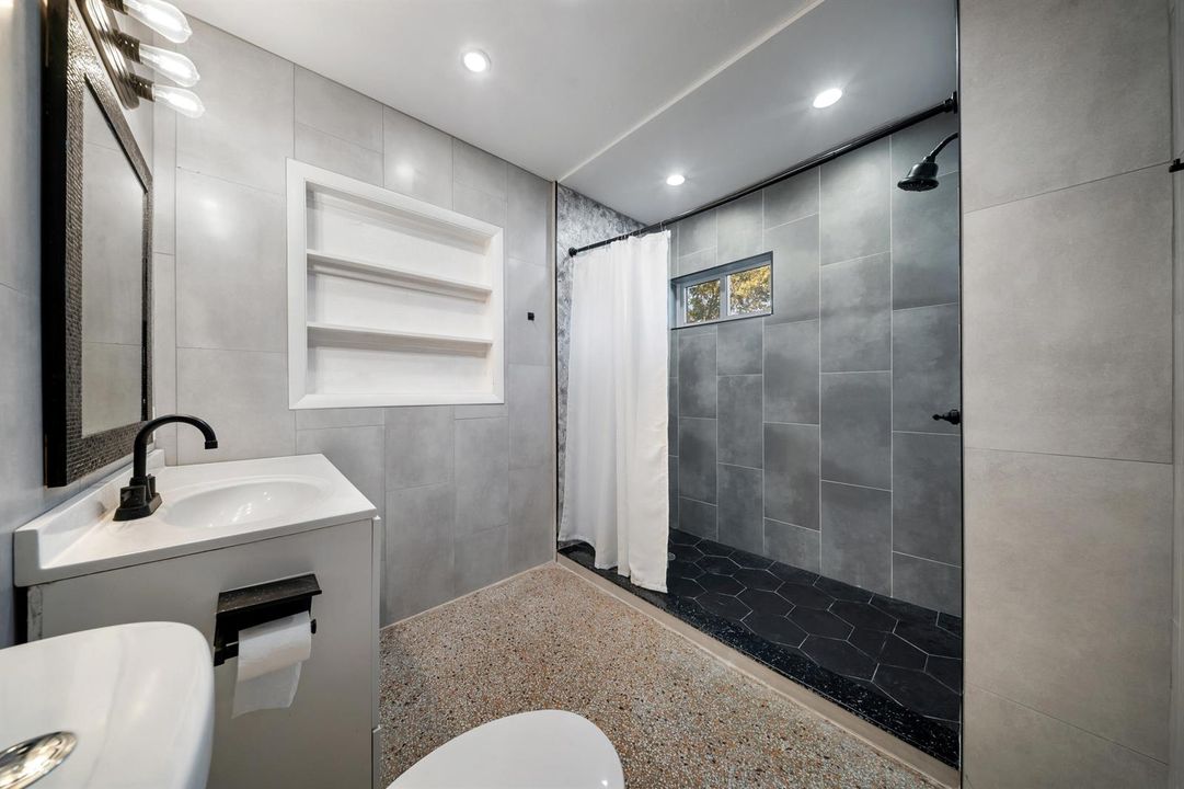 Unit B Bathroom