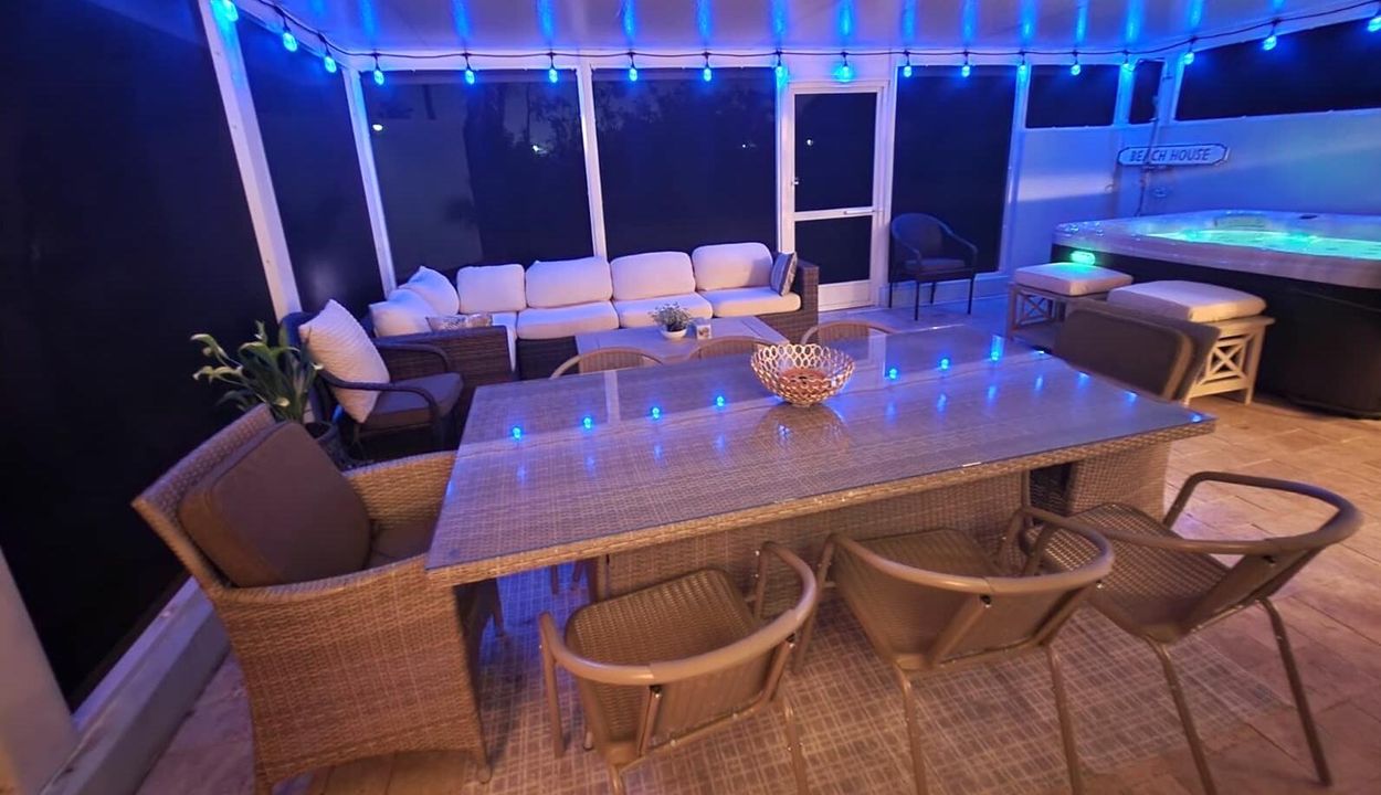 2 - Betty PORCH Vibe NIGHT bdd5148b-307e