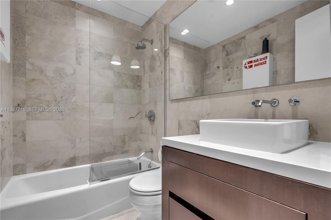 En Venta: $5,495,000 (5 camas, 5 baños, 3476 Pies cuadrados)