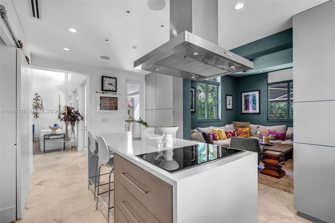 En Venta: $5,495,000 (5 camas, 5 baños, 3476 Pies cuadrados)
