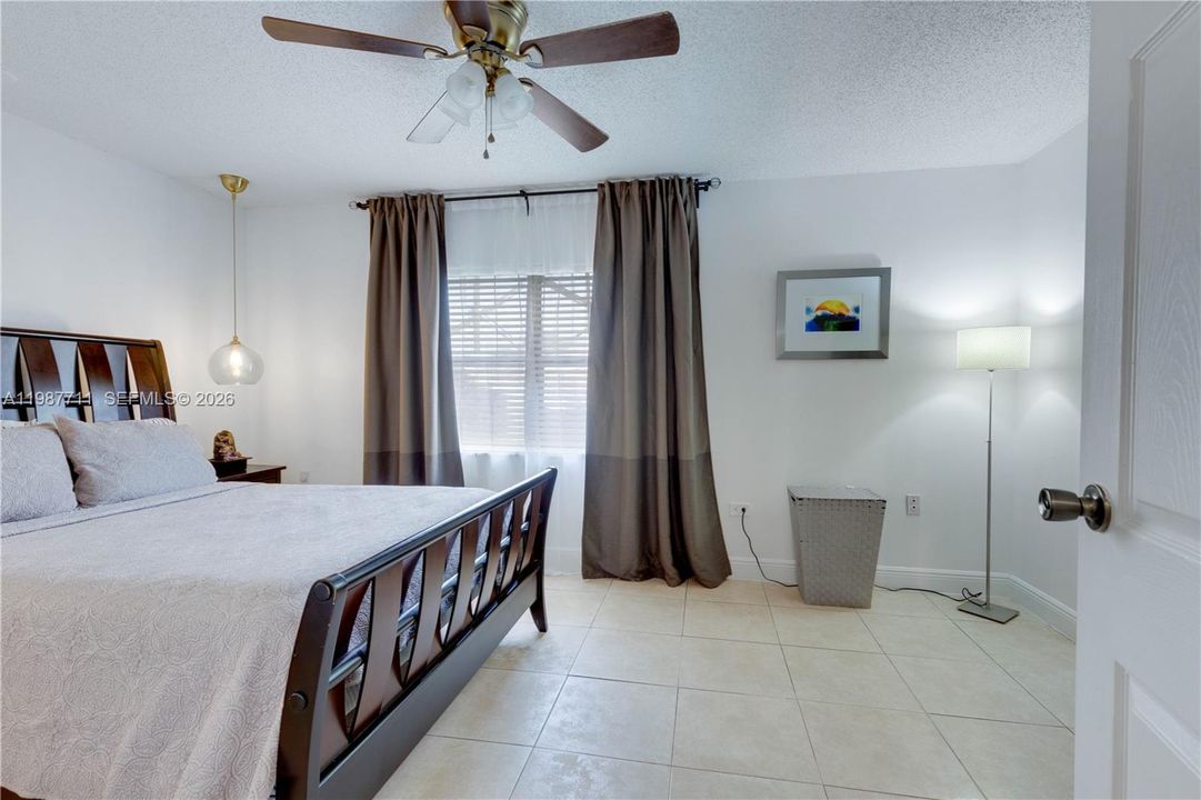 На продажу: $280,000 (2 спален, 1 ванн, 1000 Квадратных фут)
