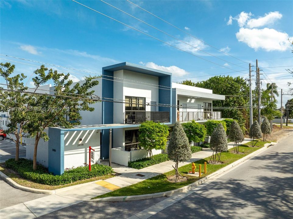 Active With Contract: $2,500 (3 beds, 2 baths, 1478 Square Feet)