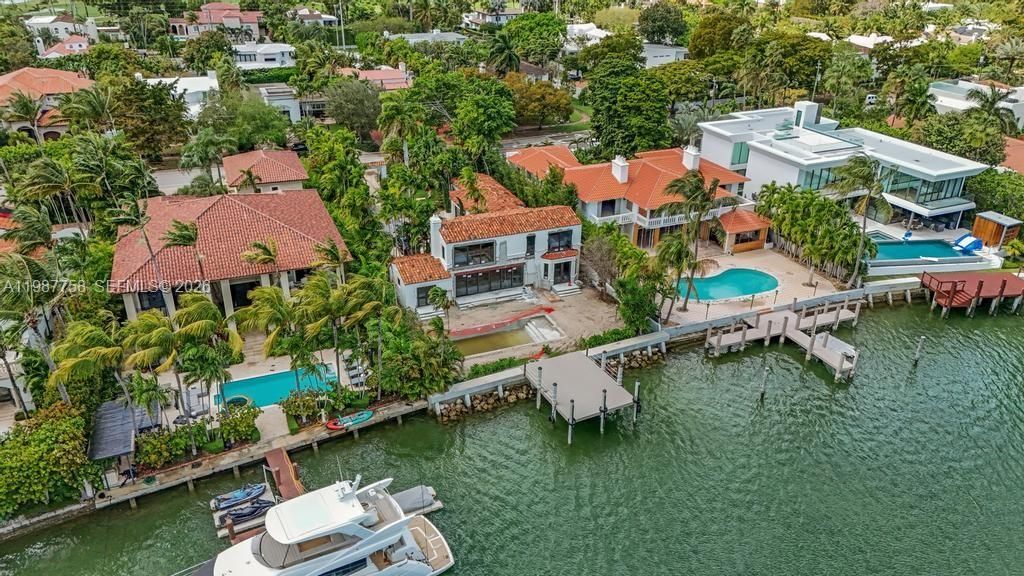 Active With Contract: $35,000 (6 beds, 5 baths, 3194 Square Feet)