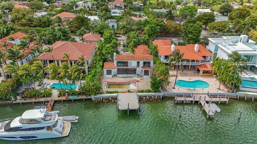 Active With Contract: $35,000 (6 beds, 5 baths, 3194 Square Feet)