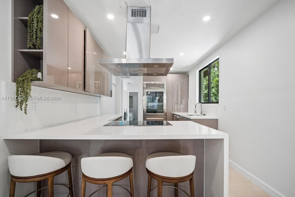 Active With Contract: $35,000 (6 beds, 5 baths, 3194 Square Feet)