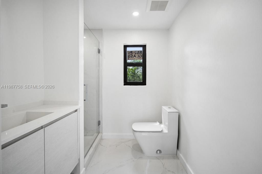 Active With Contract: $35,000 (6 beds, 5 baths, 3194 Square Feet)