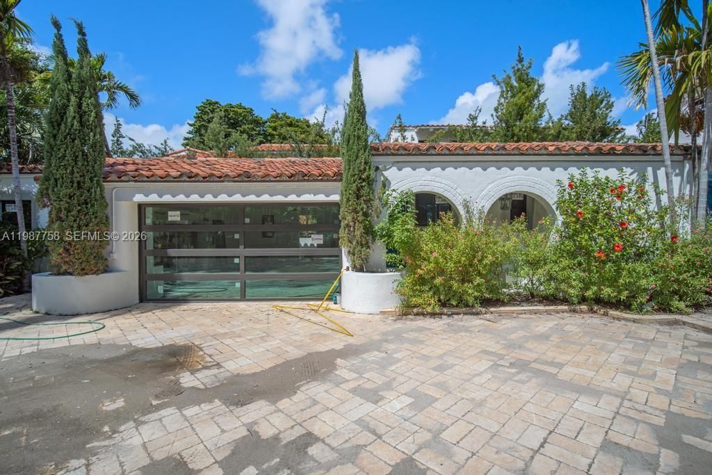 Active With Contract: $35,000 (6 beds, 5 baths, 3194 Square Feet)