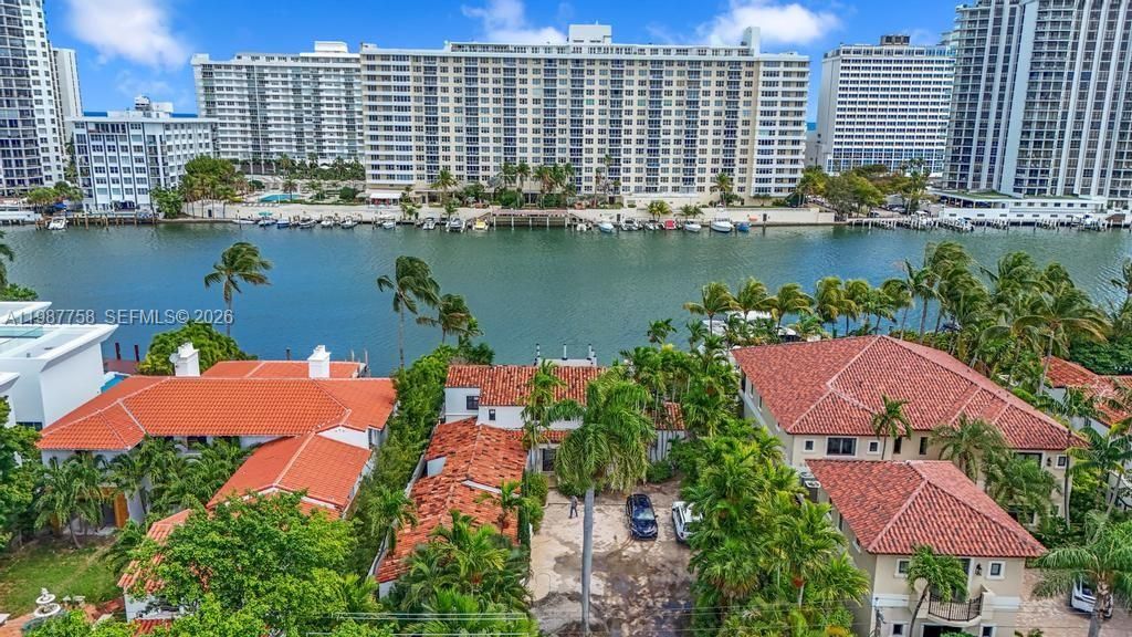 Active With Contract: $35,000 (6 beds, 5 baths, 3194 Square Feet)