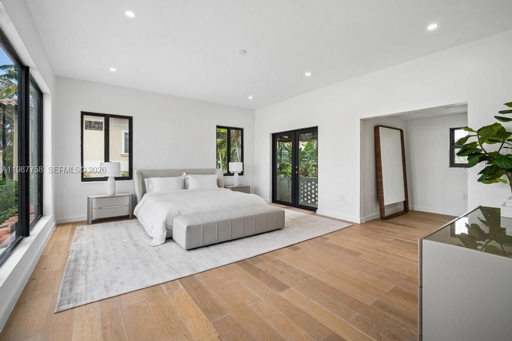 Active With Contract: $35,000 (6 beds, 5 baths, 3194 Square Feet)