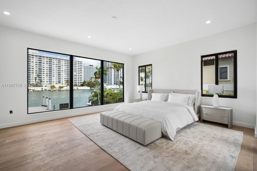 Active With Contract: $35,000 (6 beds, 5 baths, 3194 Square Feet)