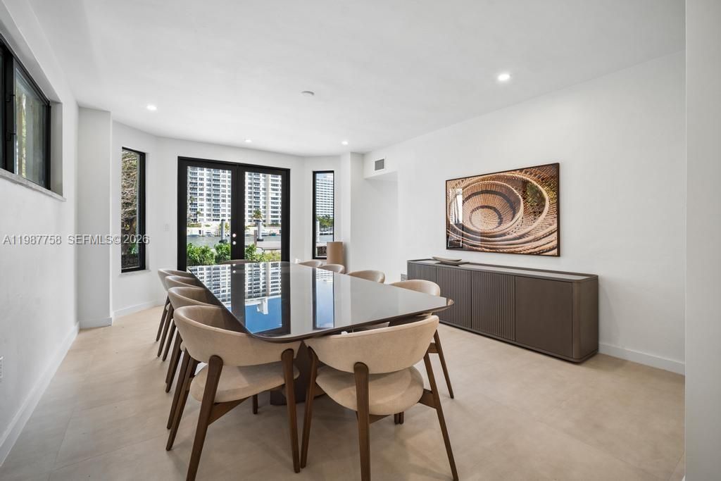 Active With Contract: $35,000 (6 beds, 5 baths, 3194 Square Feet)