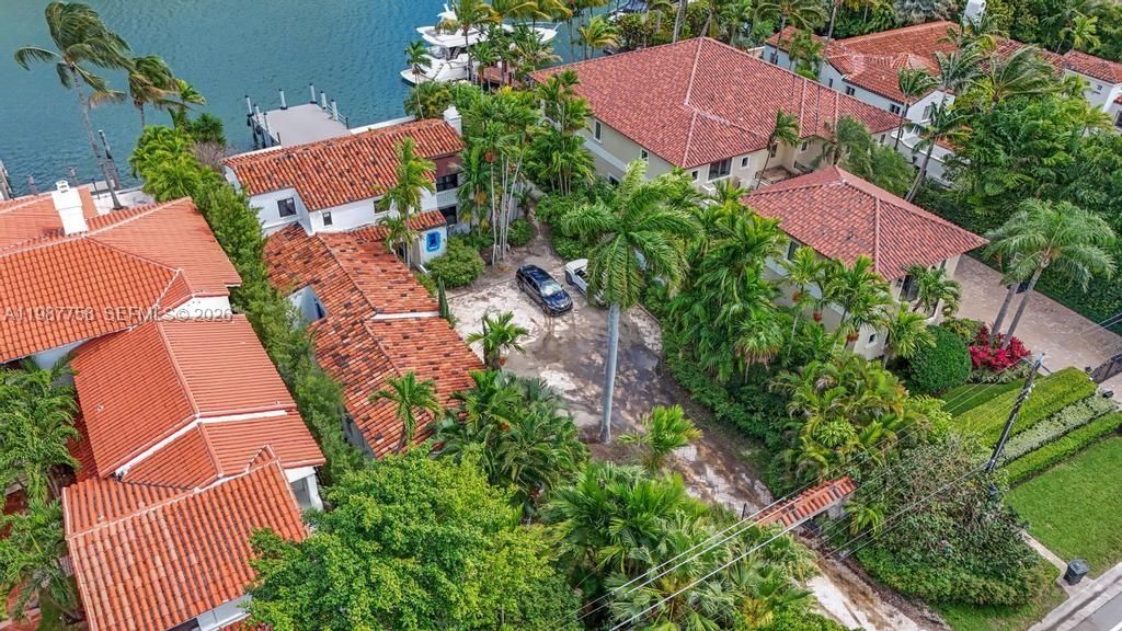 Active With Contract: $35,000 (6 beds, 5 baths, 3194 Square Feet)