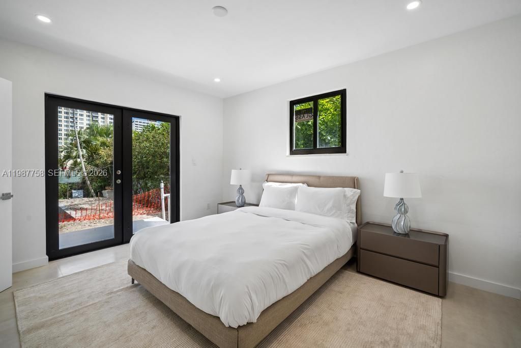 Active With Contract: $35,000 (6 beds, 5 baths, 3194 Square Feet)