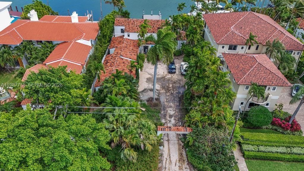 Active With Contract: $35,000 (6 beds, 5 baths, 3194 Square Feet)