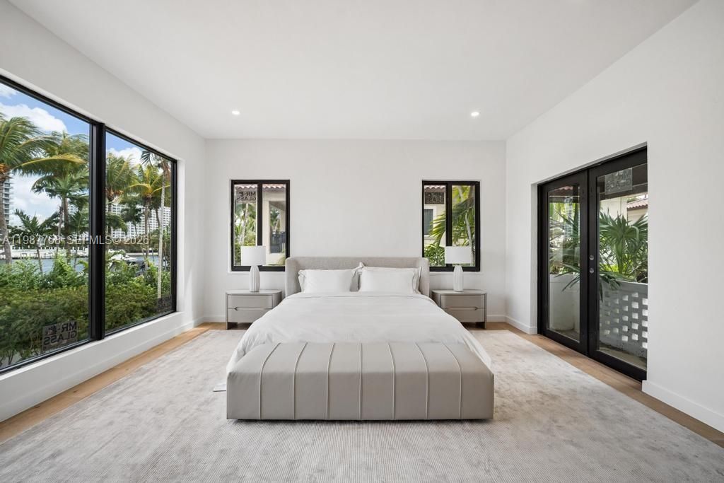 Active With Contract: $35,000 (6 beds, 5 baths, 3194 Square Feet)