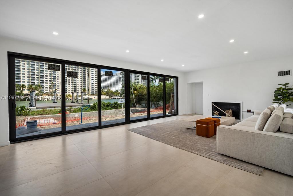 Active With Contract: $35,000 (6 beds, 5 baths, 3194 Square Feet)