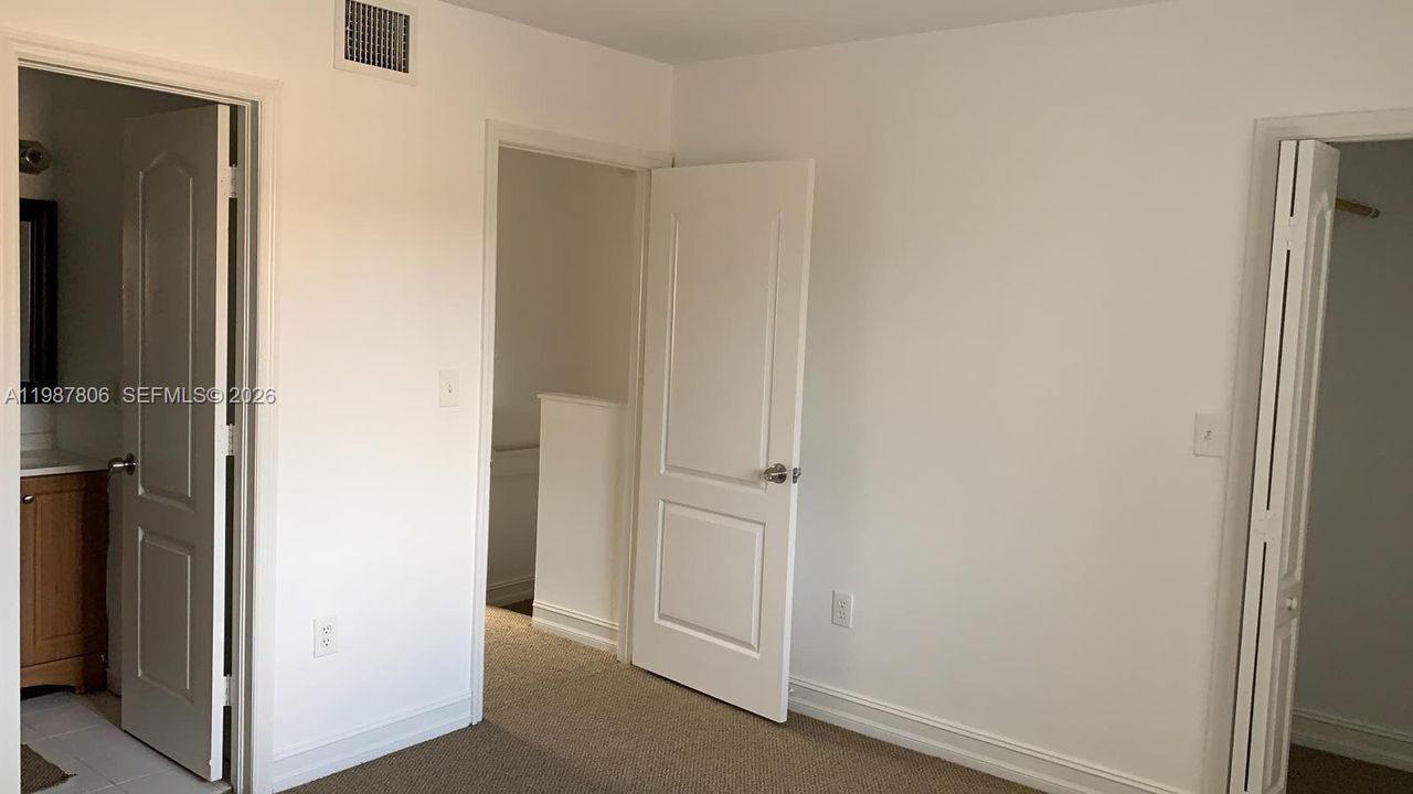 待售: $330,000 (2 贝兹, 2 浴室, 970 平方英尺)