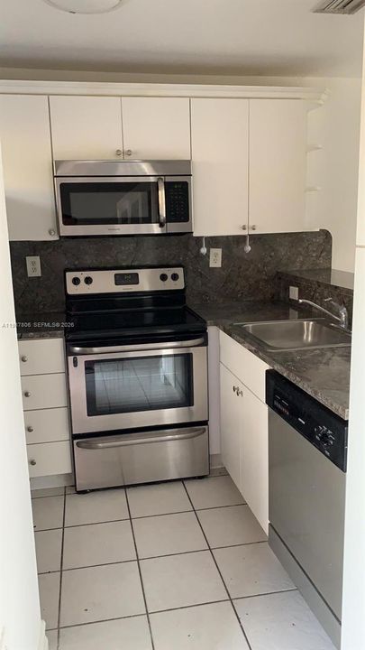 待售: $330,000 (2 贝兹, 2 浴室, 970 平方英尺)