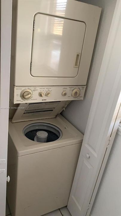 待售: $330,000 (2 贝兹, 2 浴室, 970 平方英尺)