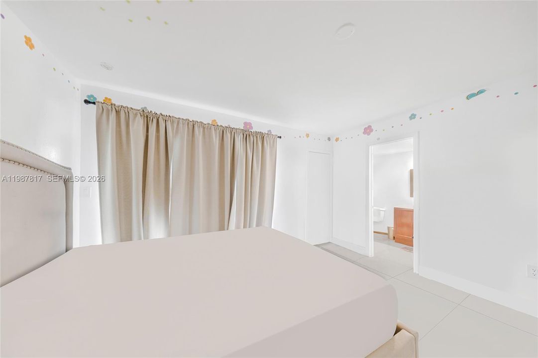 合同活跃: $305,000 (2 贝兹, 2 浴室, 1346 平方英尺)