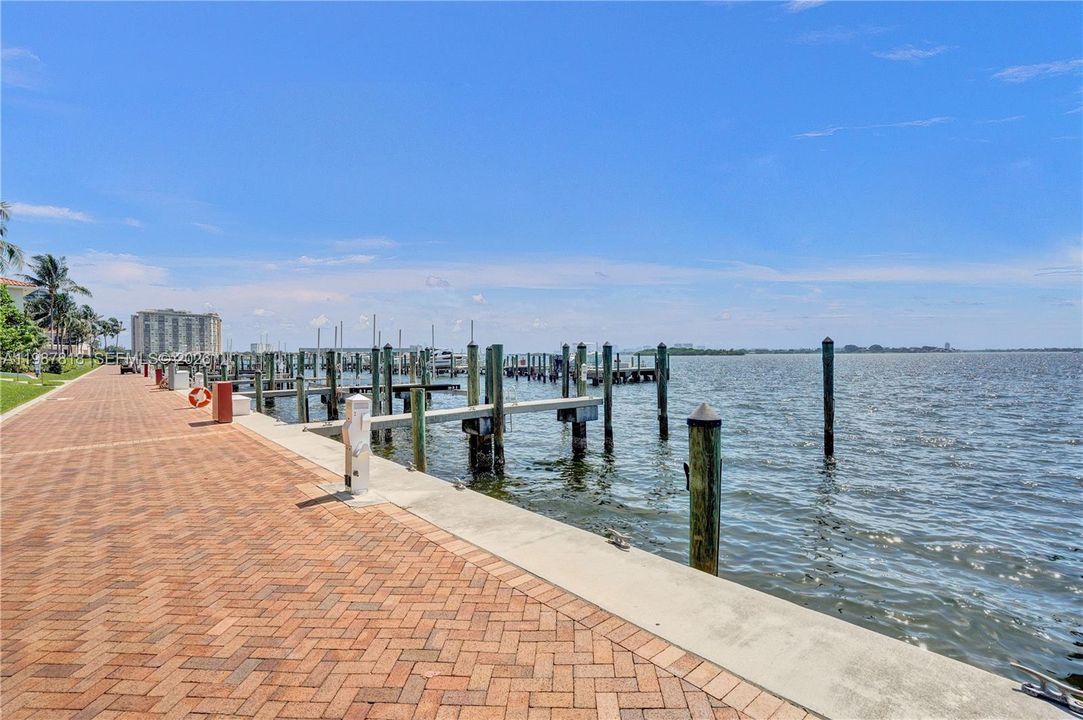 For Sale: $739,000 (3 beds, 2 baths, 1913 Square Feet)