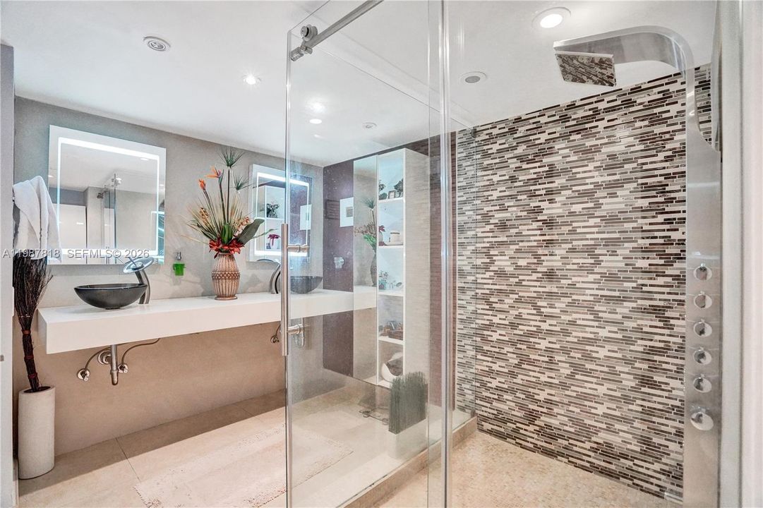 For Sale: $739,000 (3 beds, 2 baths, 1913 Square Feet)