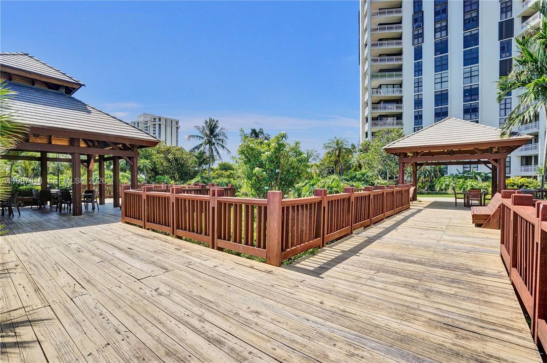 For Sale: $739,000 (3 beds, 2 baths, 1913 Square Feet)