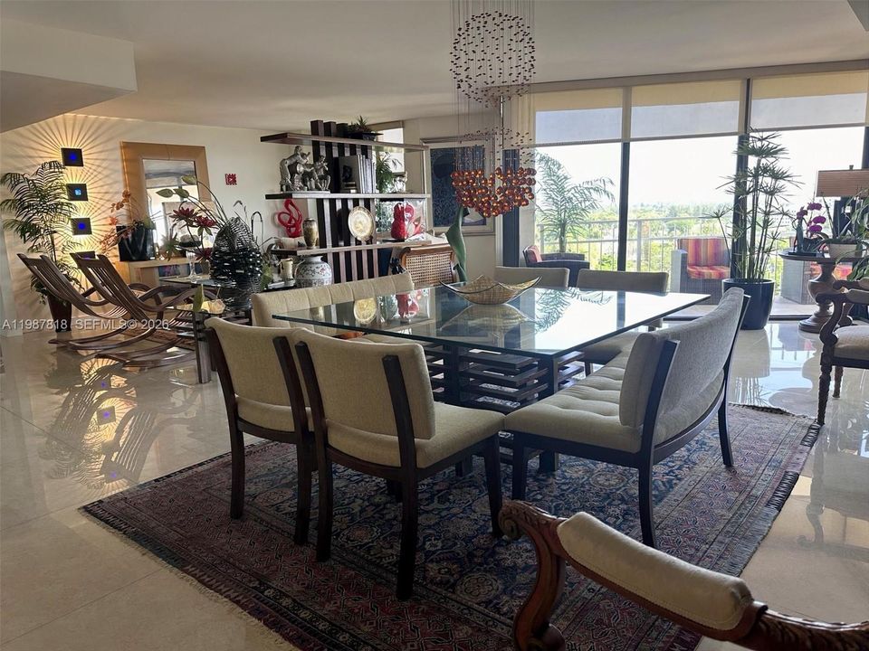 For Sale: $739,000 (3 beds, 2 baths, 1913 Square Feet)