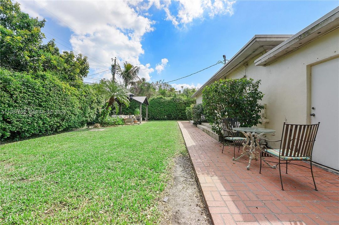 Vendido Recientemente: $995,000 (3 camas, 2 baños, 1980 Pies cuadrados)
