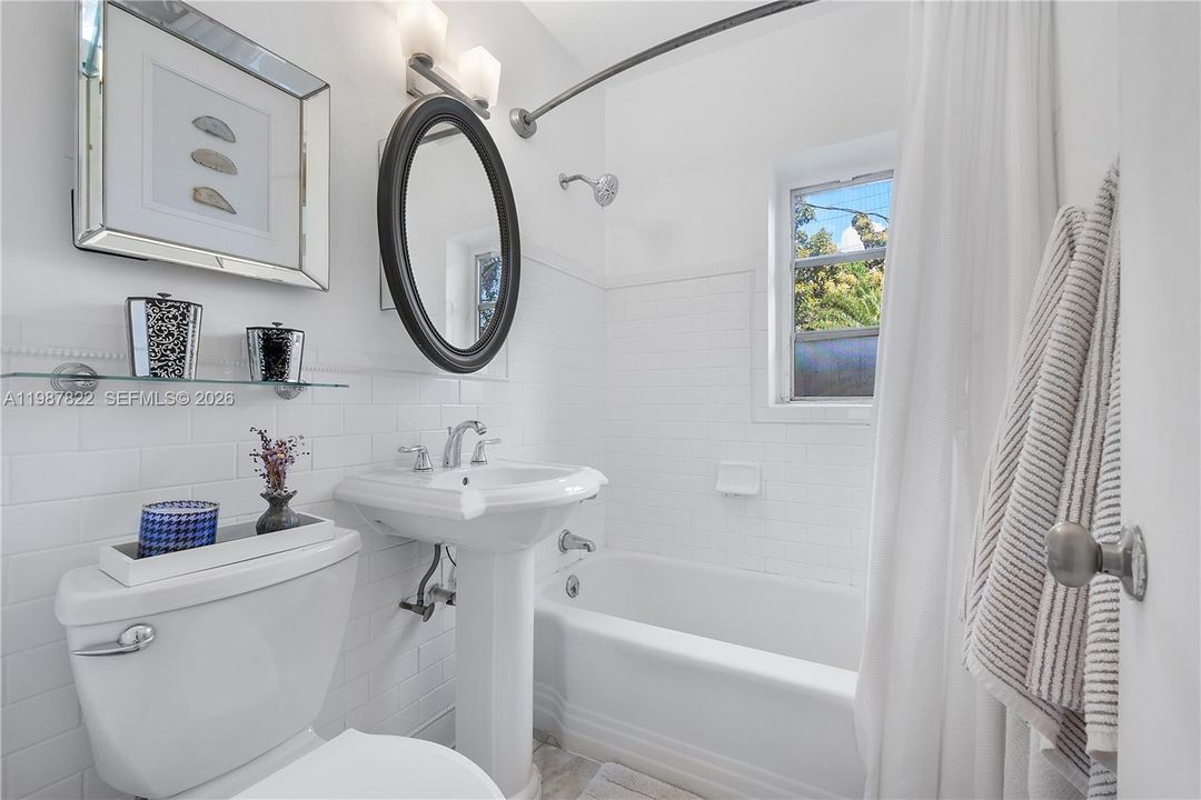 Vendido Recientemente: $995,000 (3 camas, 2 baños, 1980 Pies cuadrados)