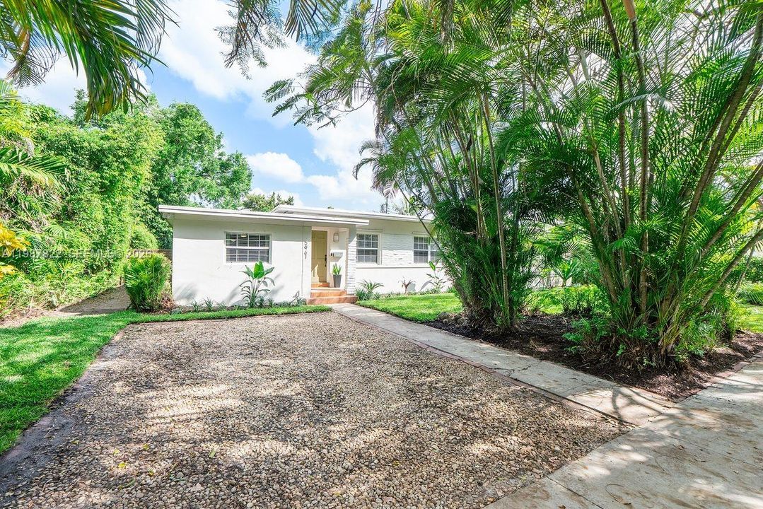 Vendido Recientemente: $995,000 (3 camas, 2 baños, 1980 Pies cuadrados)