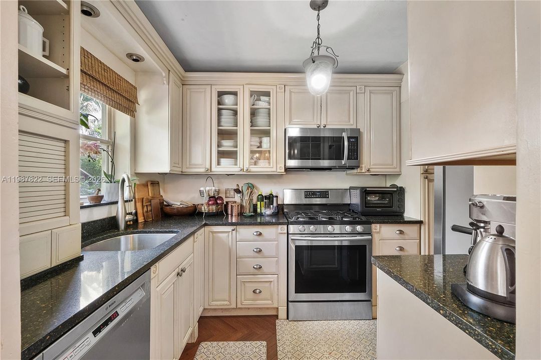 Vendido Recientemente: $995,000 (3 camas, 2 baños, 1980 Pies cuadrados)