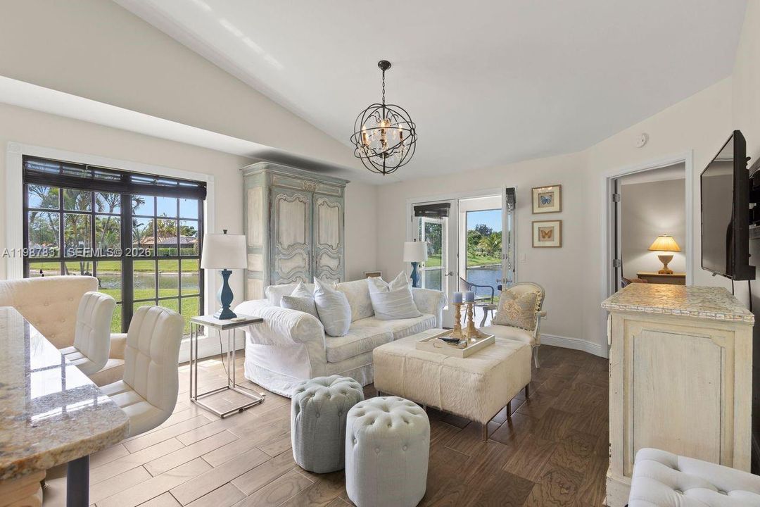 For Sale: $439,000 (2 beds, 2 baths, 1039 Square Feet)