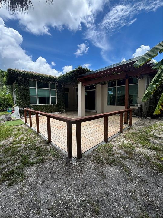 En Venta: $997,000 (4 camas, 3 baños, 2426 Pies cuadrados)