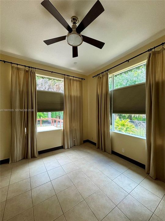 En Venta: $997,000 (4 camas, 3 baños, 2426 Pies cuadrados)