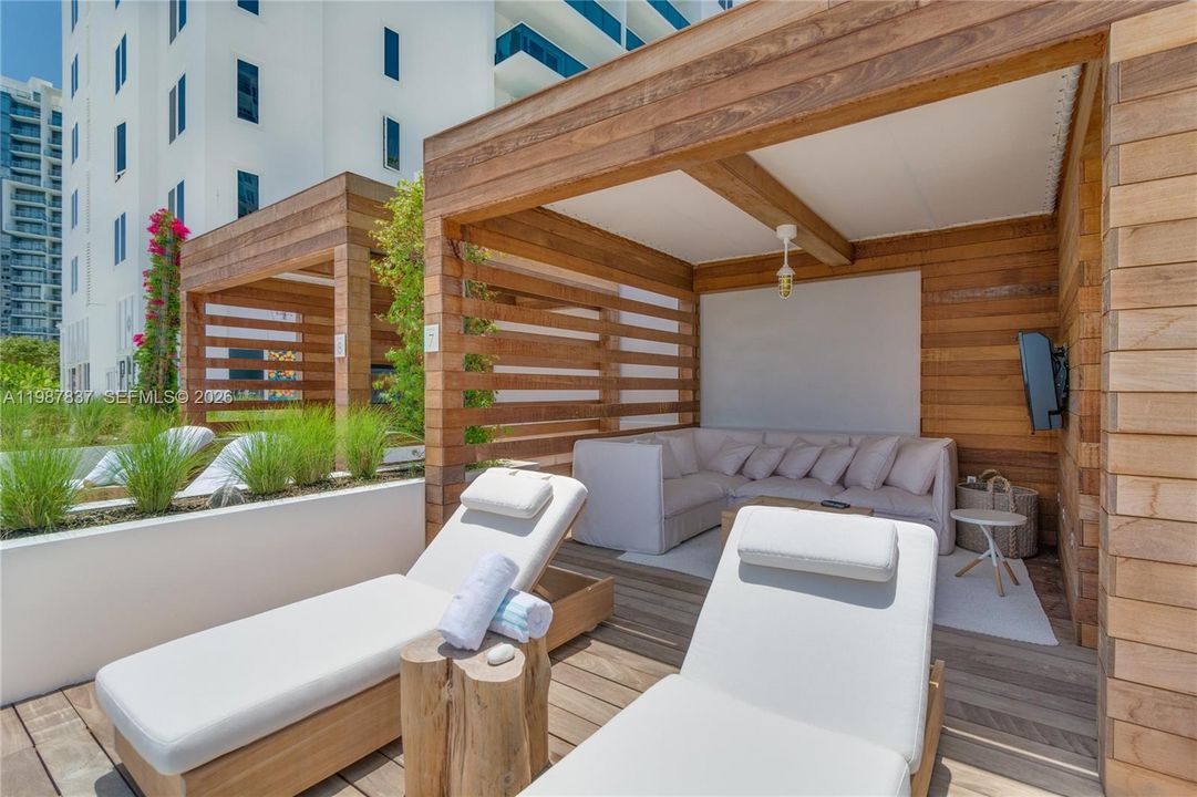На продажу: $3,195,000 (2 спален, 2 ванн, 1480 Квадратных фут)