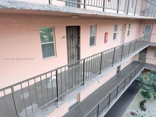 For Sale: $80,000 (1 beds, 1 baths, 748 Square Feet)