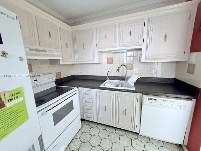 For Sale: $80,000 (1 beds, 1 baths, 748 Square Feet)